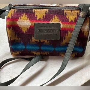 NWT Pendleton Pasco travel kit crossbody Aztec Wool purse southwestern USA 9”x7”